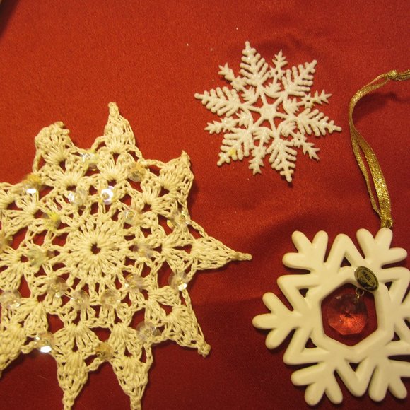 VTG SNOWFLAKE ORNAMENTS SET OF 3 - Picture 2 of 2